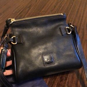 LIKE NEW Dooney & Bourne black crossbody